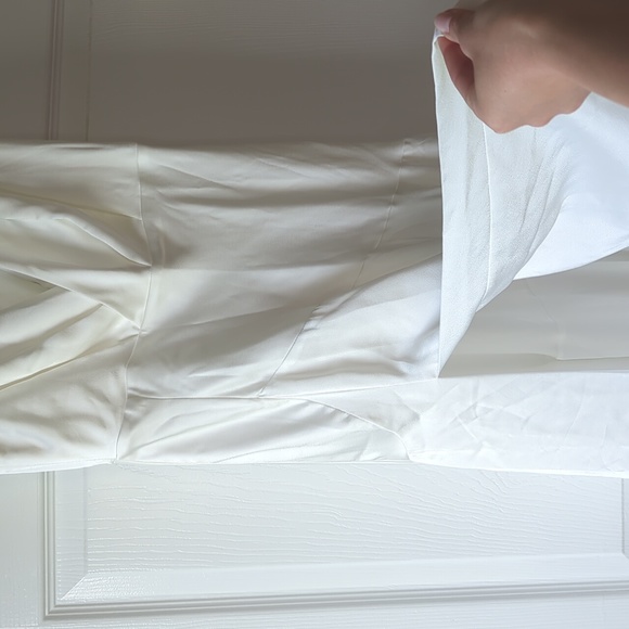 Fame and Partners Escala Gown in white size 4 NWT - Picture 10 of 10